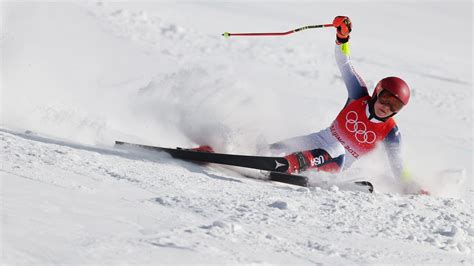 shiffrin news|Mikaela Shiffrin crashes out of women’s giant slalom amid chase。